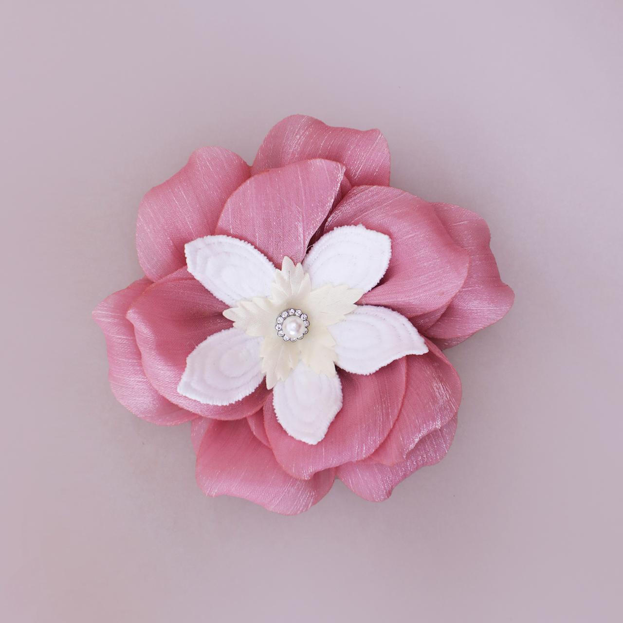 Luxury Style Flower Patch with Pearl Detail