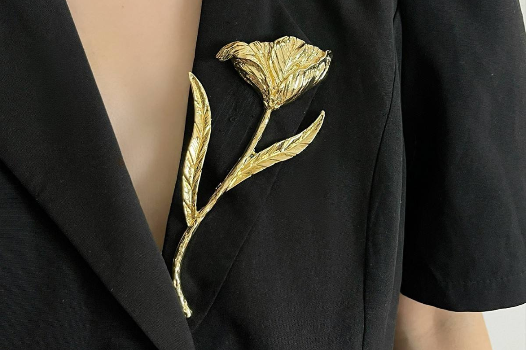 BROOCHES