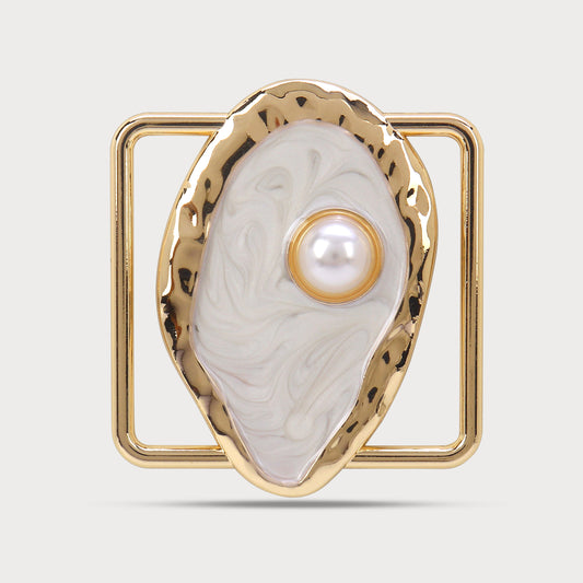 Pearl-Centre Buckle – Soft Elegance