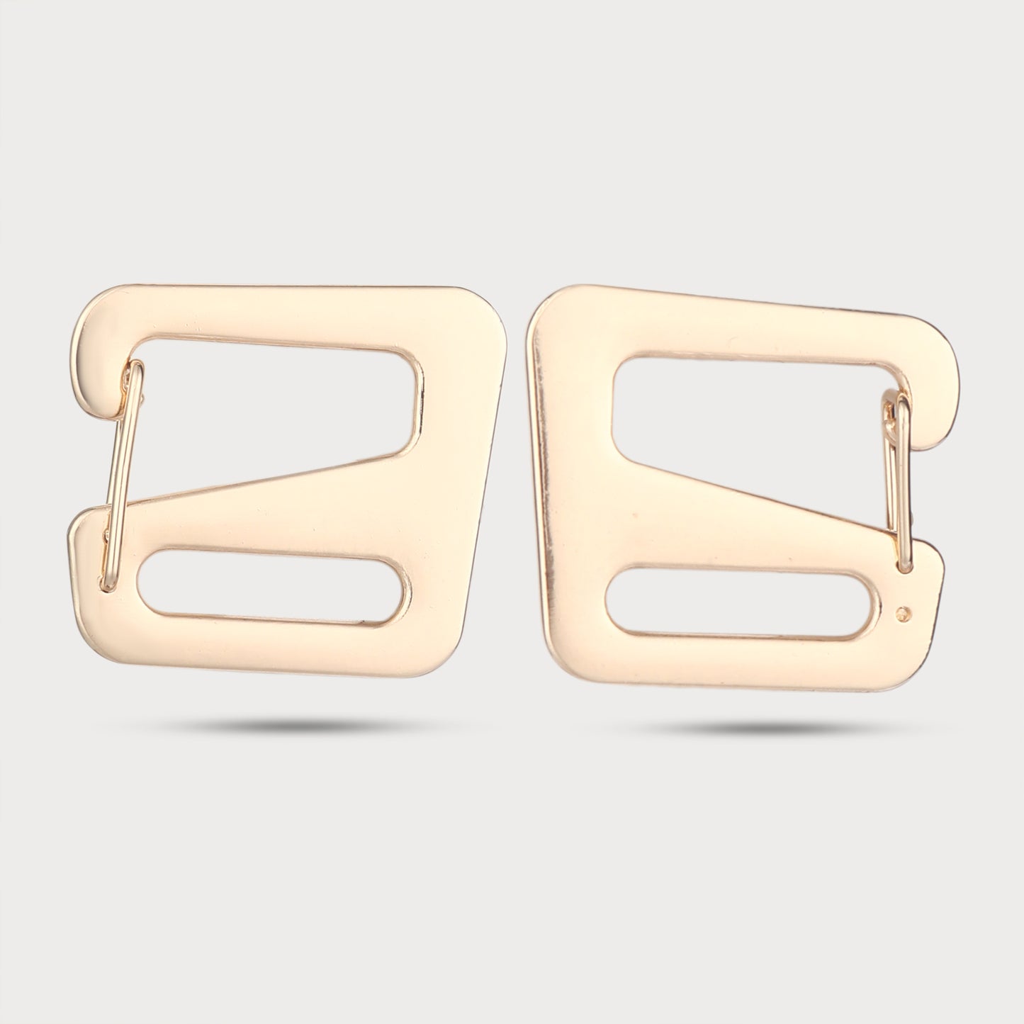 Sleek Gold Fashion Clasp